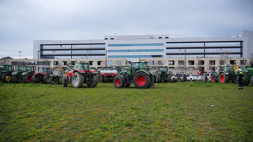 El campo alavés alza la voz en Vitoria para no “morir en silencio”