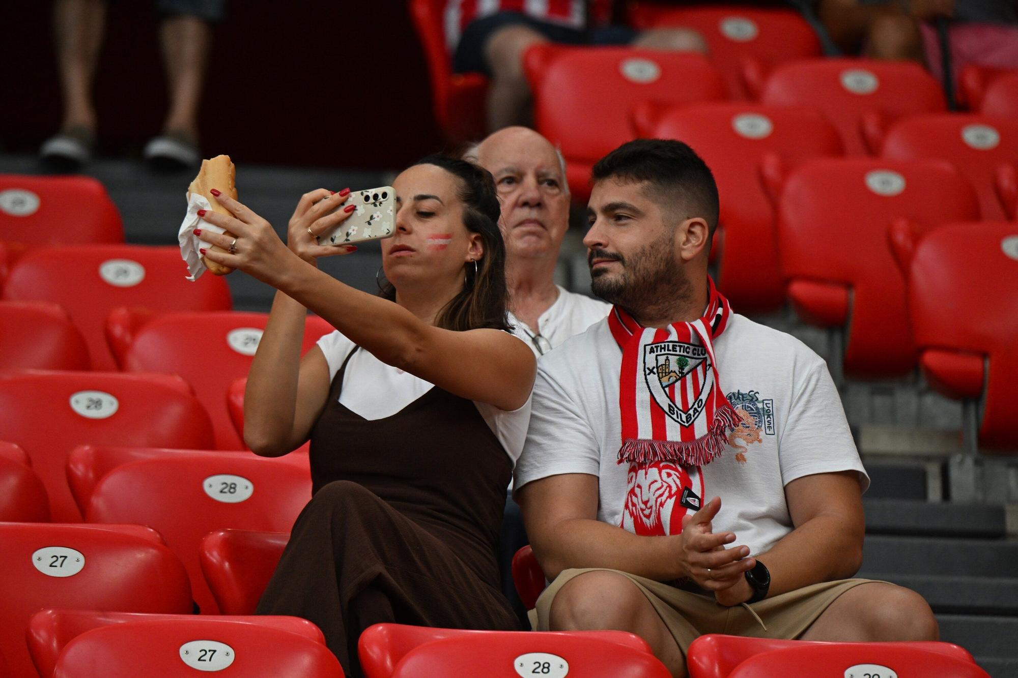 En imágenes: ¿Has estado en San Mamés viendo el Athletic-Sevilla? Búscate en nuestra galería