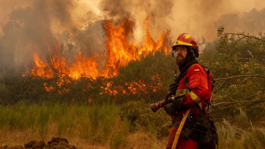 Fuego que quema a los políticos inútiles