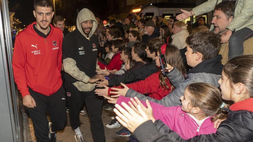 El Baskonia se da un baño de masas