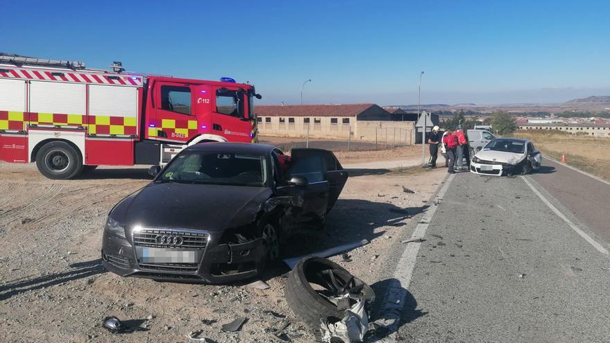 Herido leve en un choque entre dos vehículos en Carcastillo