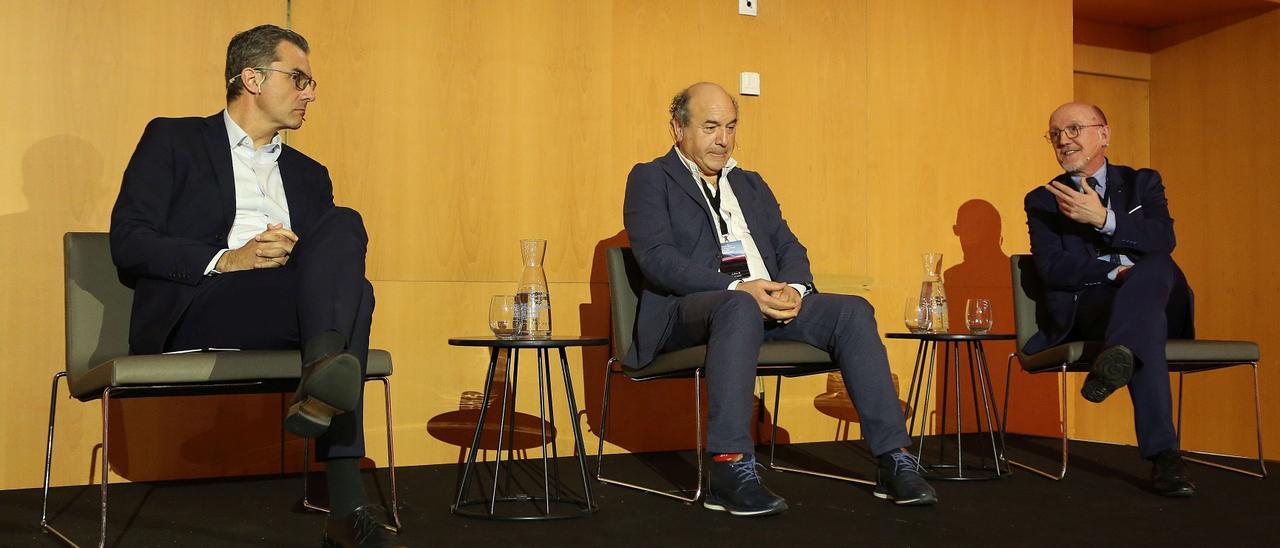 Baluarte acoge la jornada 'La Automoción, en la encrucijada'