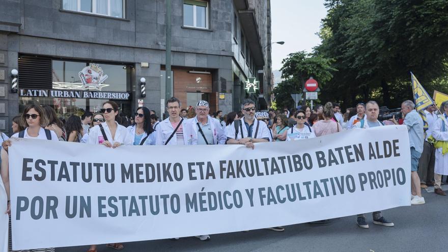Los médicos vascos avisan de que el conflicto seguirá abierto mientras continúe Mónica García