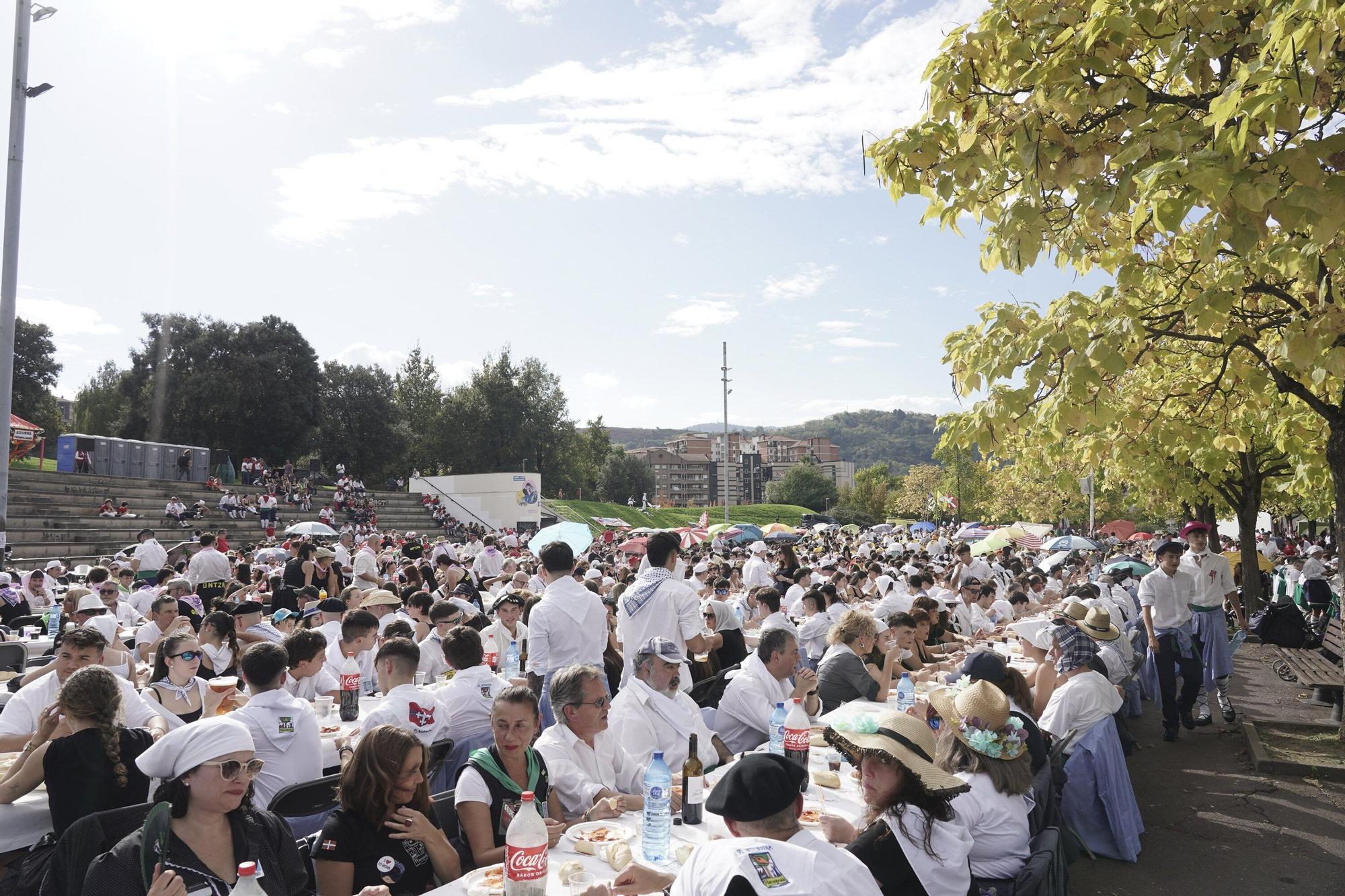 Más de 3.600 personas en la comida de cuadrillas de Basauri: “Es es indescriptible, se nos está yendo de las manos”