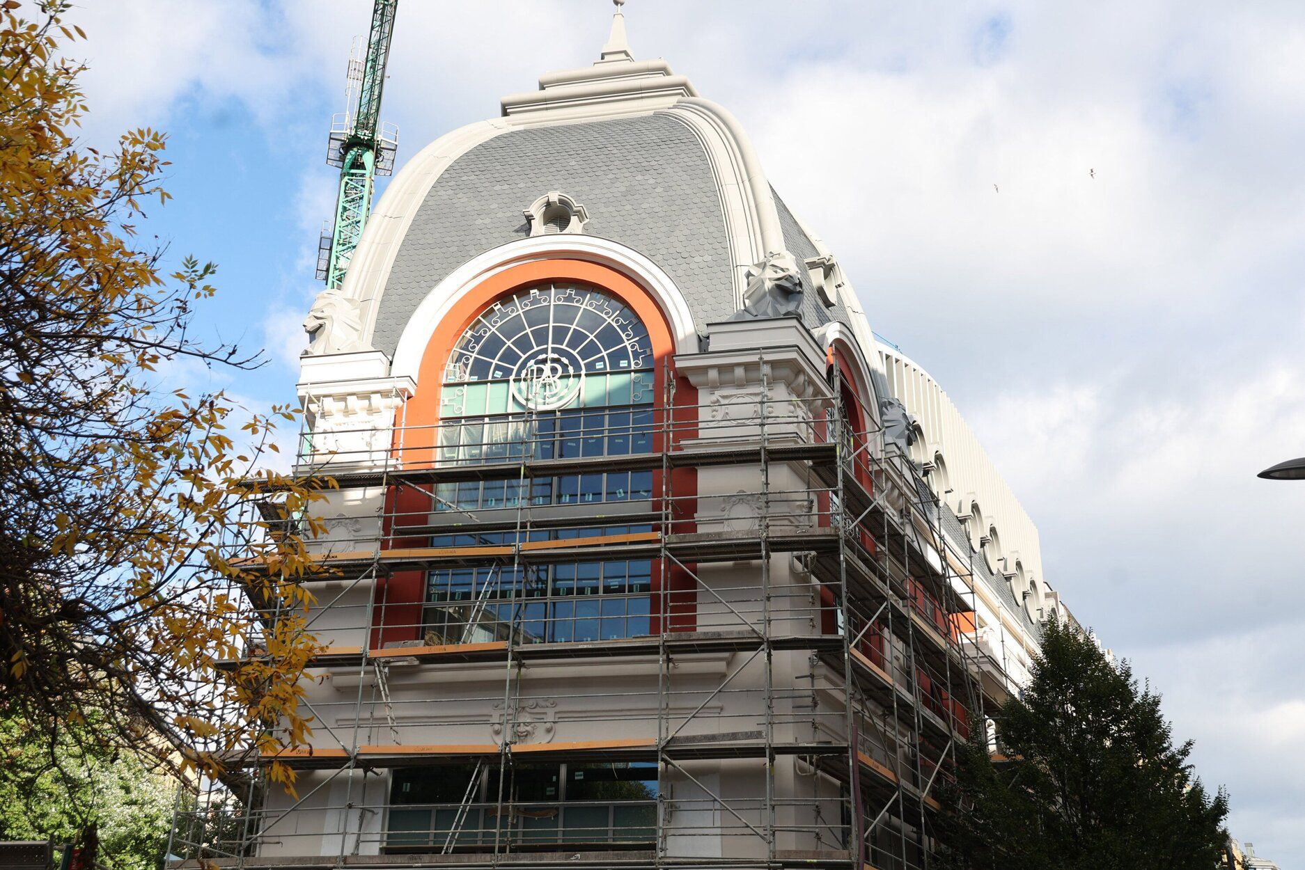 [Fotos] Empiezan a quitar el andamio exterior de las obras del Edificio de Bellas Artes