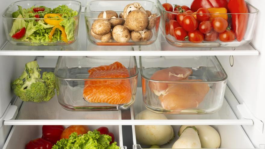 Siete de cada diez consumidores comen alimentos caducados