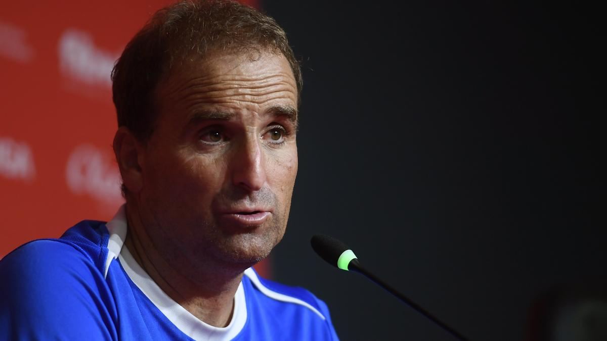 Arrasate, en una rueda de prensa con el Mallorca.