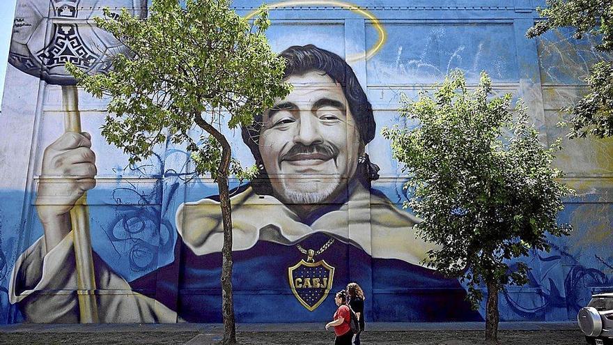 Uno de los numerosos murales sobre la figura de Maradona que se pueden ver en Buenos Aires y en otras ciudades de Argentina. Foto: Afp