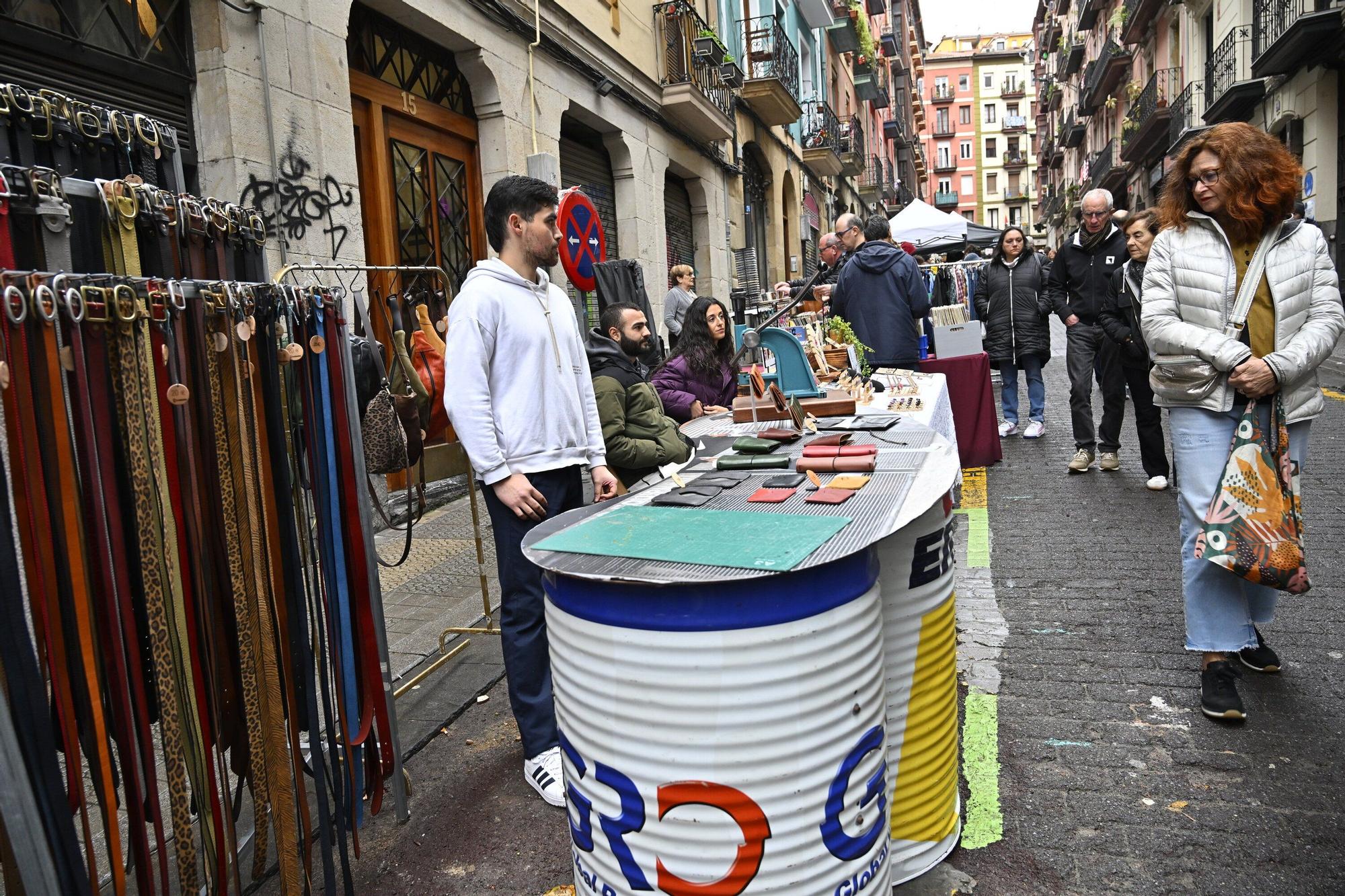 En imágenes: el mercado del Dos de Mayo se viste de Navidad