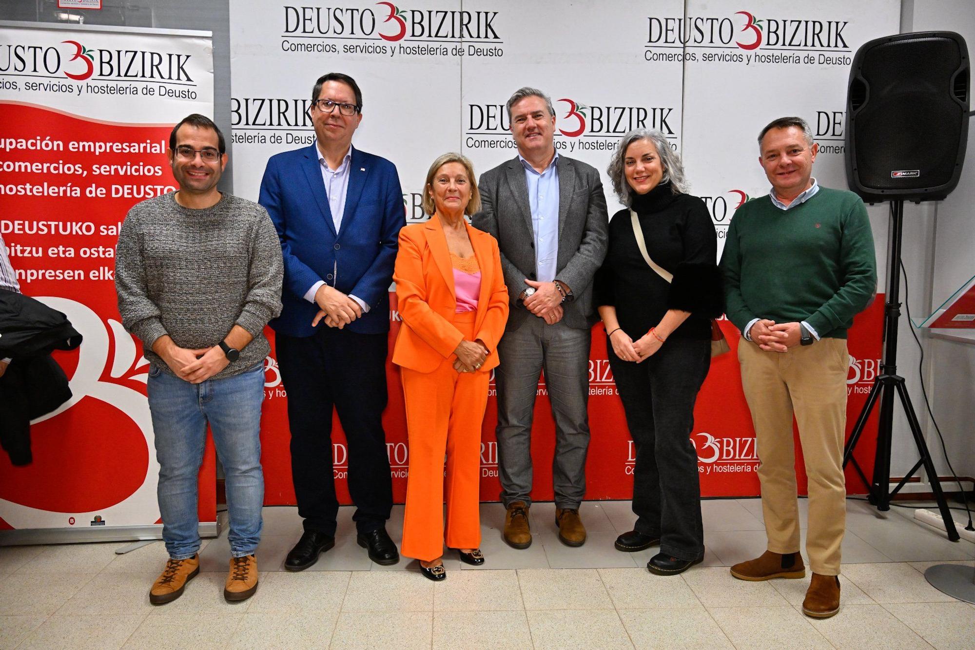 Xabier Jiménez, Gonzalo Olabarria, Julia Diéguez, presidenta de Deusto Bizirik; Javier Garcinuño, María Cereceda y Goyo Zurro.