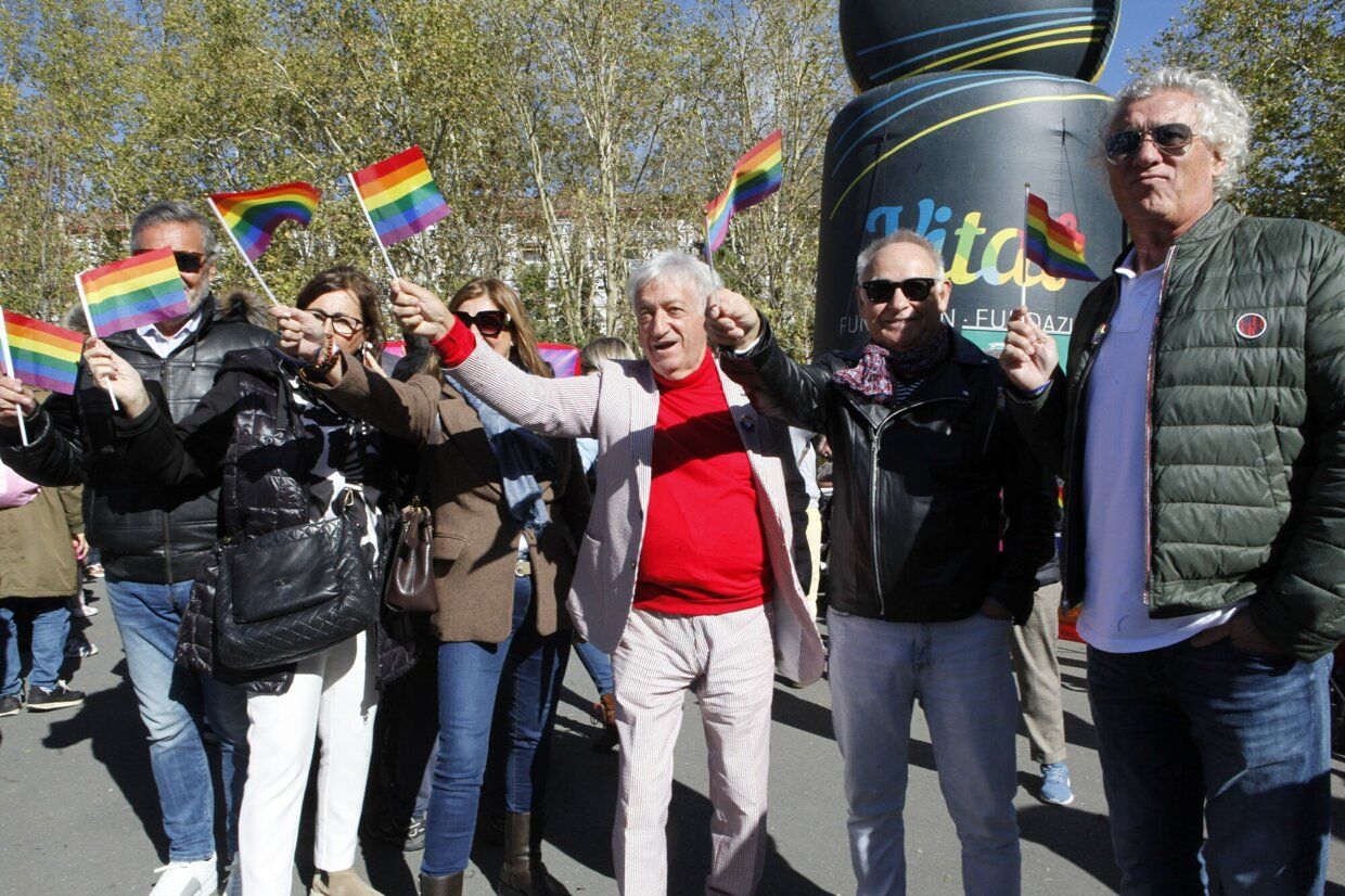 En imágenes: éxito absoluto en la fiesta contra de la LGTBIfobia de la zona Gorbea de Vitoria