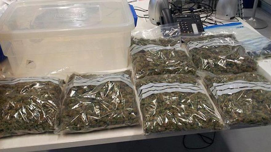 Tres detenidos y casi dos kilos de marihuana incautados en Zurbaranbarri en Bilbao