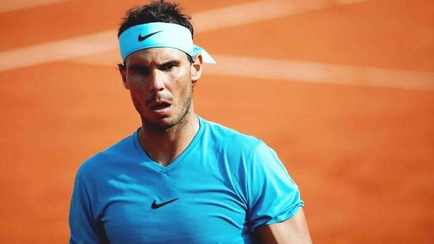 Rafael Nadal se enfrenta al argentino Juan Martín Del Potro durante su partido de semifinales de Roland Garros.