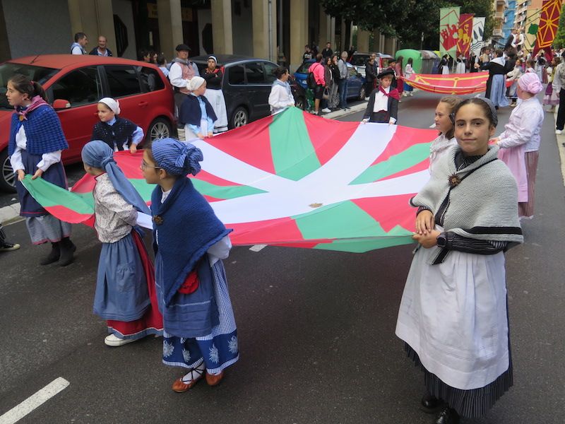El desfile de la Euskal Jaia de Urretxu, en imágenes