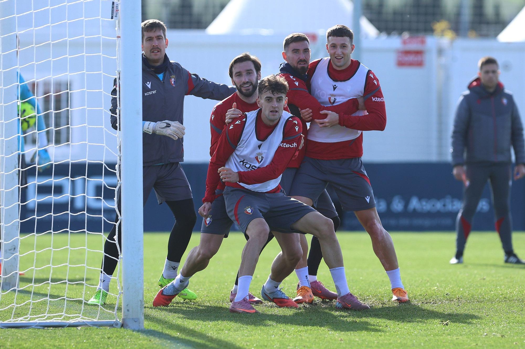 Fotos del entrenamiento de Osasuna y de la rueda de prensa de Lisci de este viernes 28 de noviembre