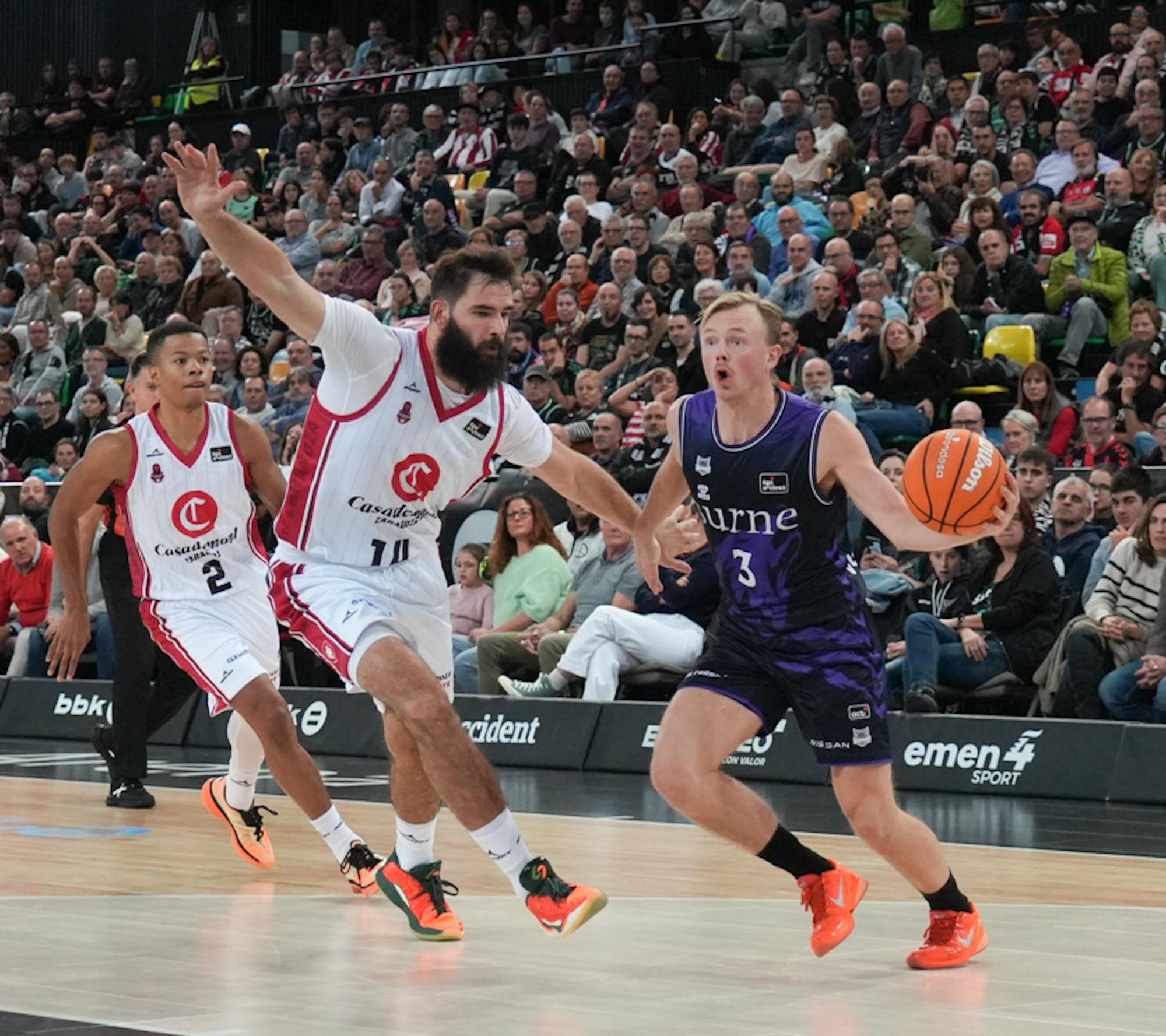 En imágenes: el Surne Bilbao Basket arrolla sin piedad al Zaragoza