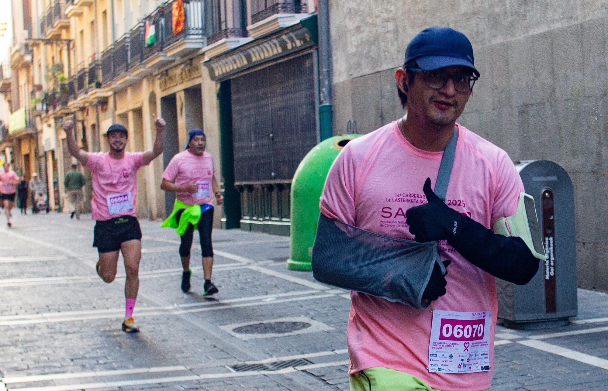 Fotos de la Carrera contra el Cáncer de Mama de Saray en Pamplona 2025