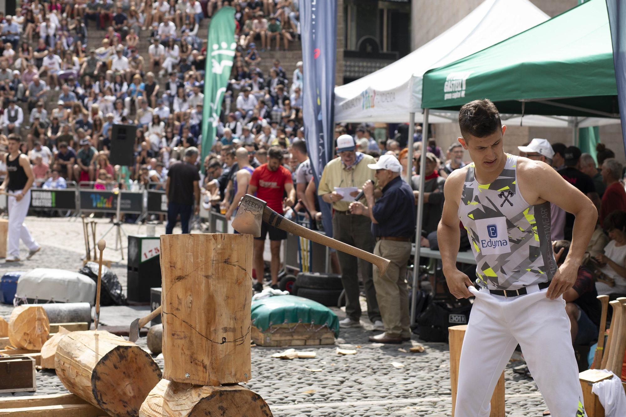 En imágenes: El torneo Virgen Blanca de Herri Kirolak se adueña de la Plaza de Los Fueros