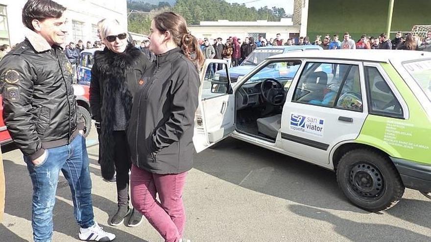 Leyre Barreras, en el centro, con Ander Vilariño en San Viator. Foto: E. Castresana