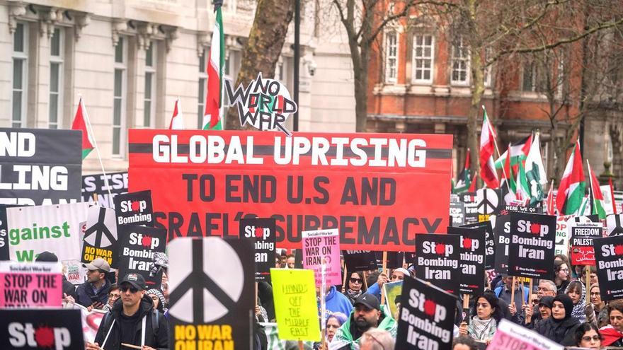 Miles de manifestantes piden en Londres parar la ofensiva de EE.UU. e Israel sobre Irán