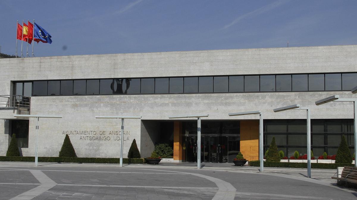 Fachada del Ayuntamiento de Ansoáin.