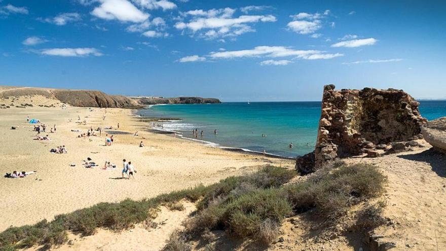 Las diferentes calas de Papagayos están consideradas las mejores playas de Lanzarote.