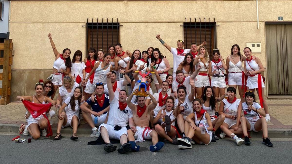 Integrantes de la asociación de jóvenes Mertxika, de Sartaguda