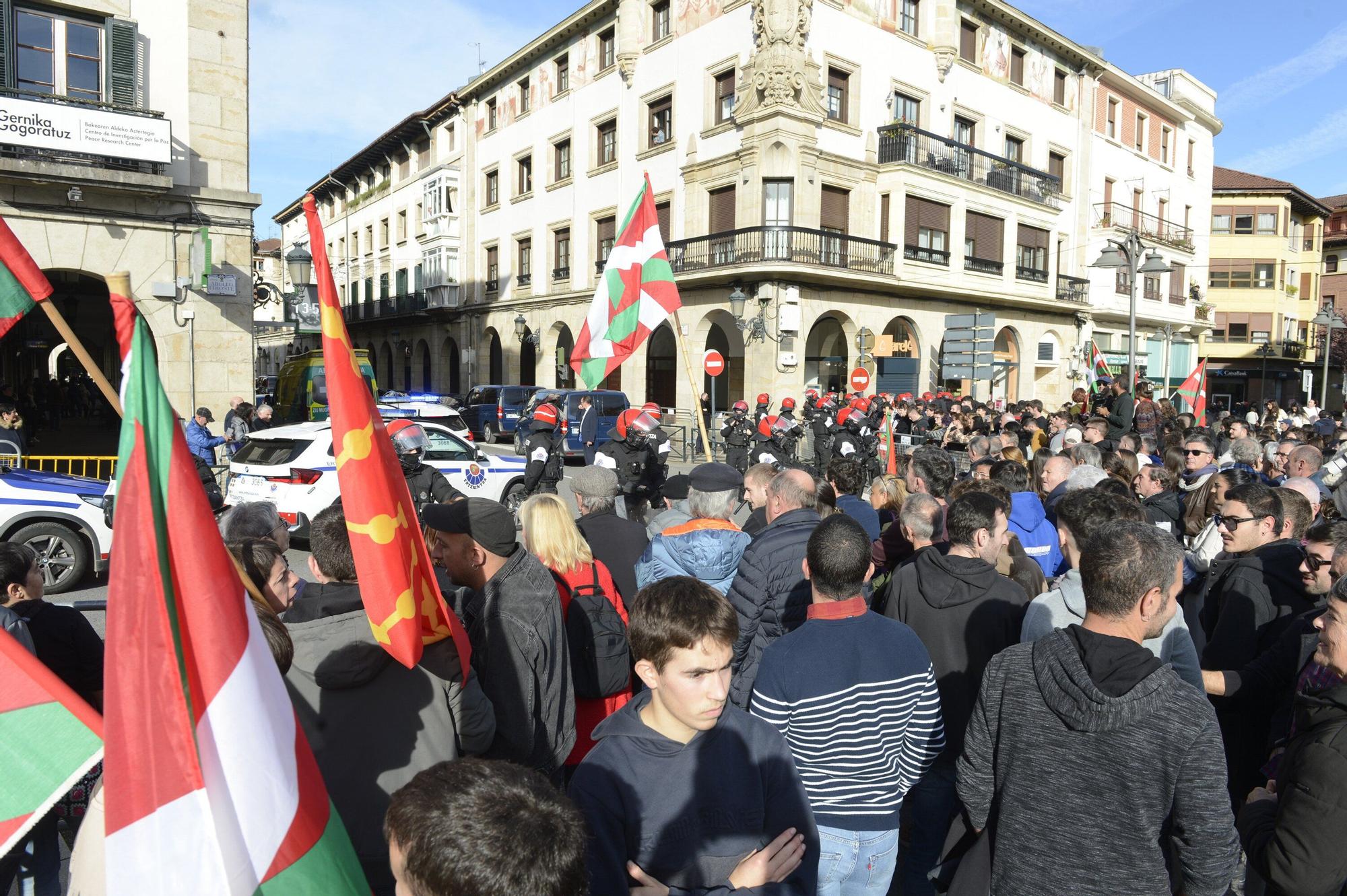 Protestas en Gernika por la visita de Felipe VI