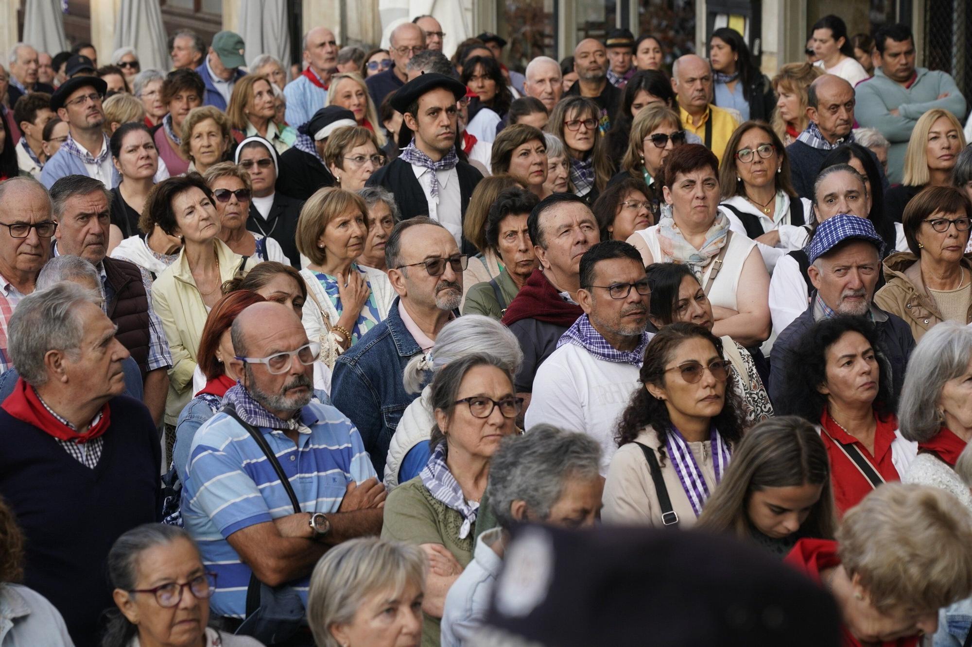 En imágenes: Miles de vitorianos acompañan a la Virgen Blanca en el Rosario de la Aurora