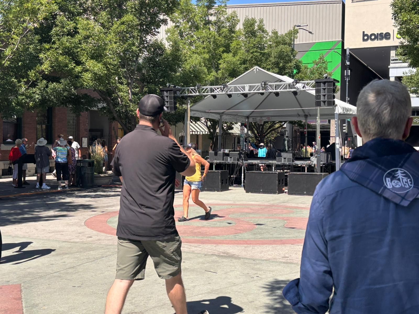 En imágenes: el gran ambiente continúa en el Basque Block de Boise