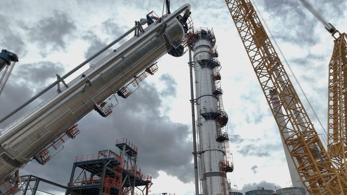 Petronorrek 58 milioi euro inbertitu ditu polimetroko propileno dorre berria instalatzeko.