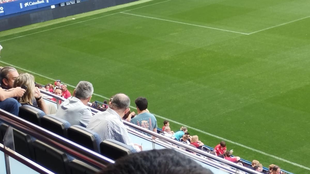 Sabalza, Fran Canal y directivos, en el palco de El Sadar
