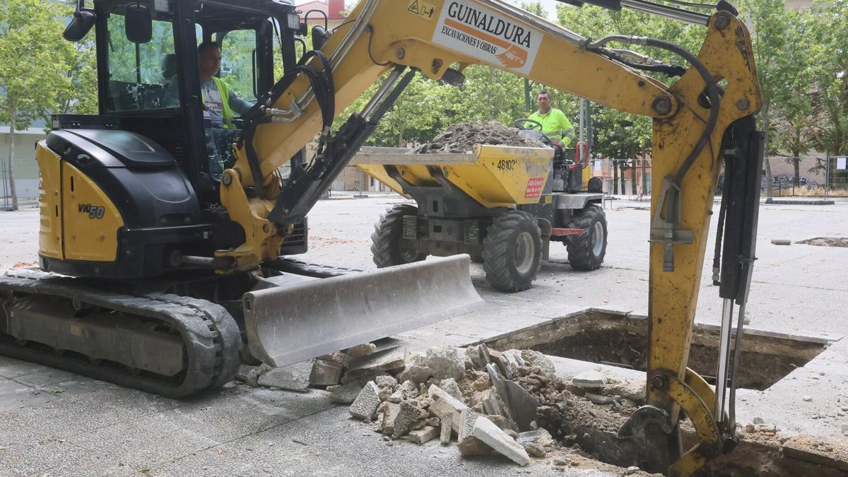 Obras en la plaza Mayor de Abetxuko.