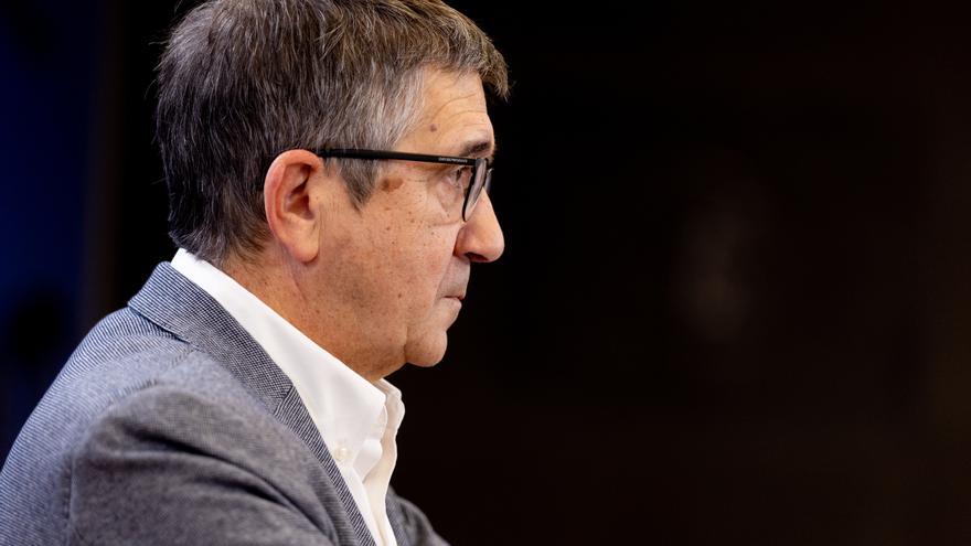 Patxi López dice que Leire Díez podía decir que era &quot;embajadora del Vaticano&quot;, pero el PSOE está &quot;muy tranquilo&quot;