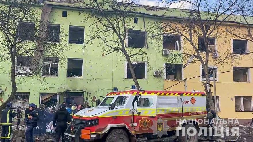 Rusia bombardea un hospital materno infantil en Mariúpol