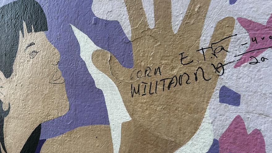 Un mural de arte urbano de Tudela, vandalizado con mensajes a favor de ETA