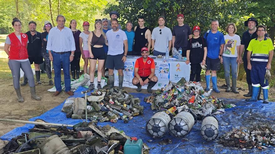 La limpieza del río Oka permite retirar  en Gernika más de 400 kilos de residuos