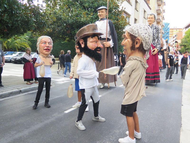 El desfile de la Euskal Jaia de Urretxu, en imágenes