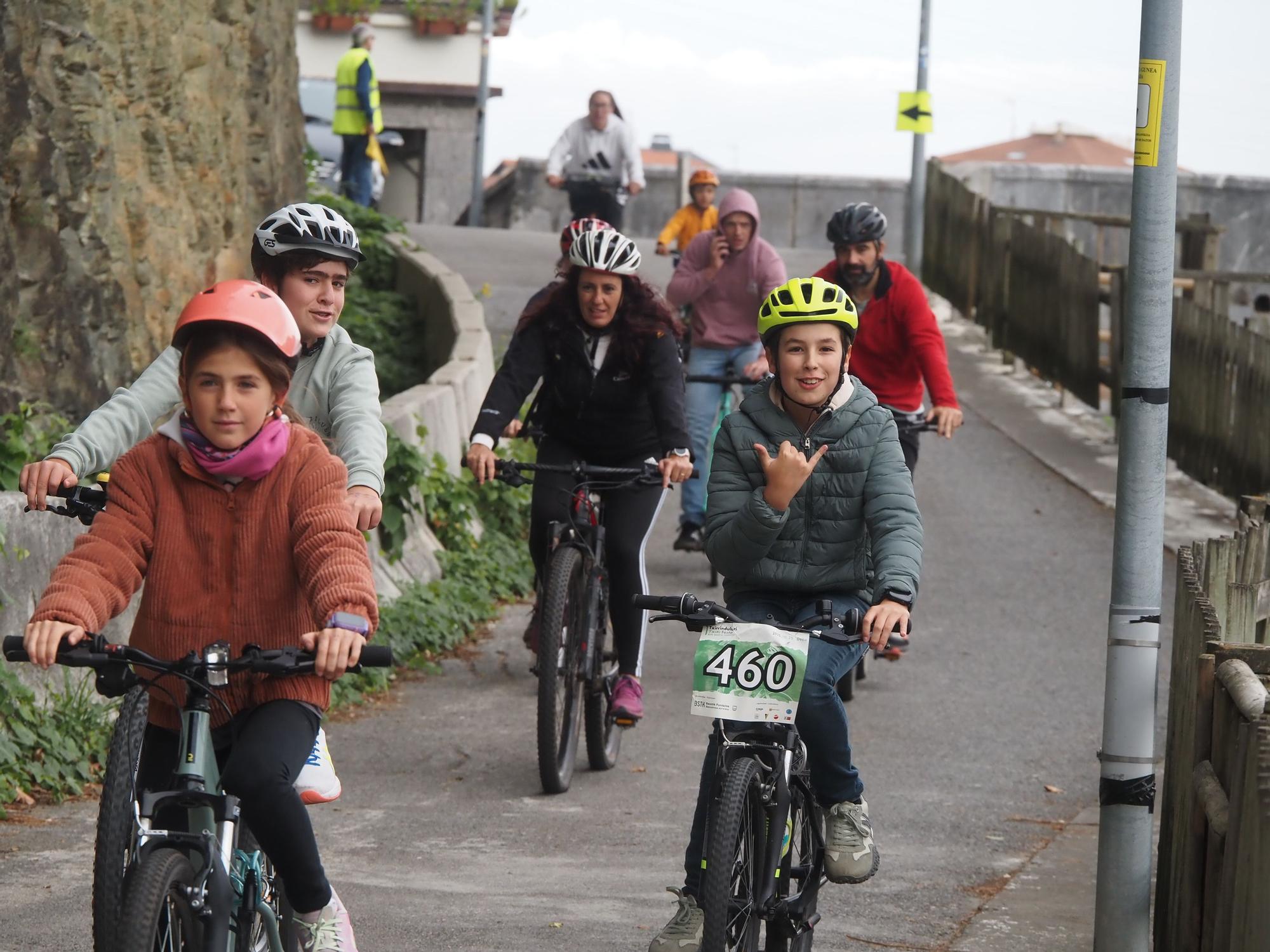 Fiesta ciclista en Deba