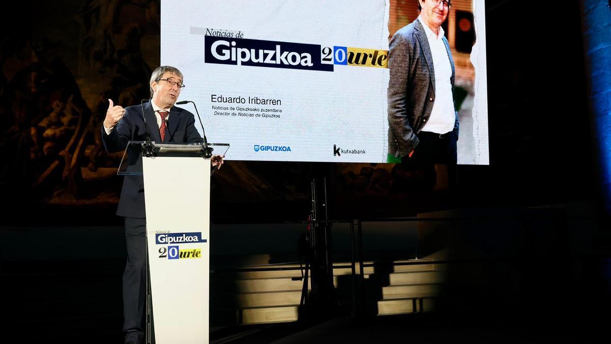 Eduardo Iribarren, durante el discurso por el 20º aniversario de NOTICIAS DE GIPUZKOA