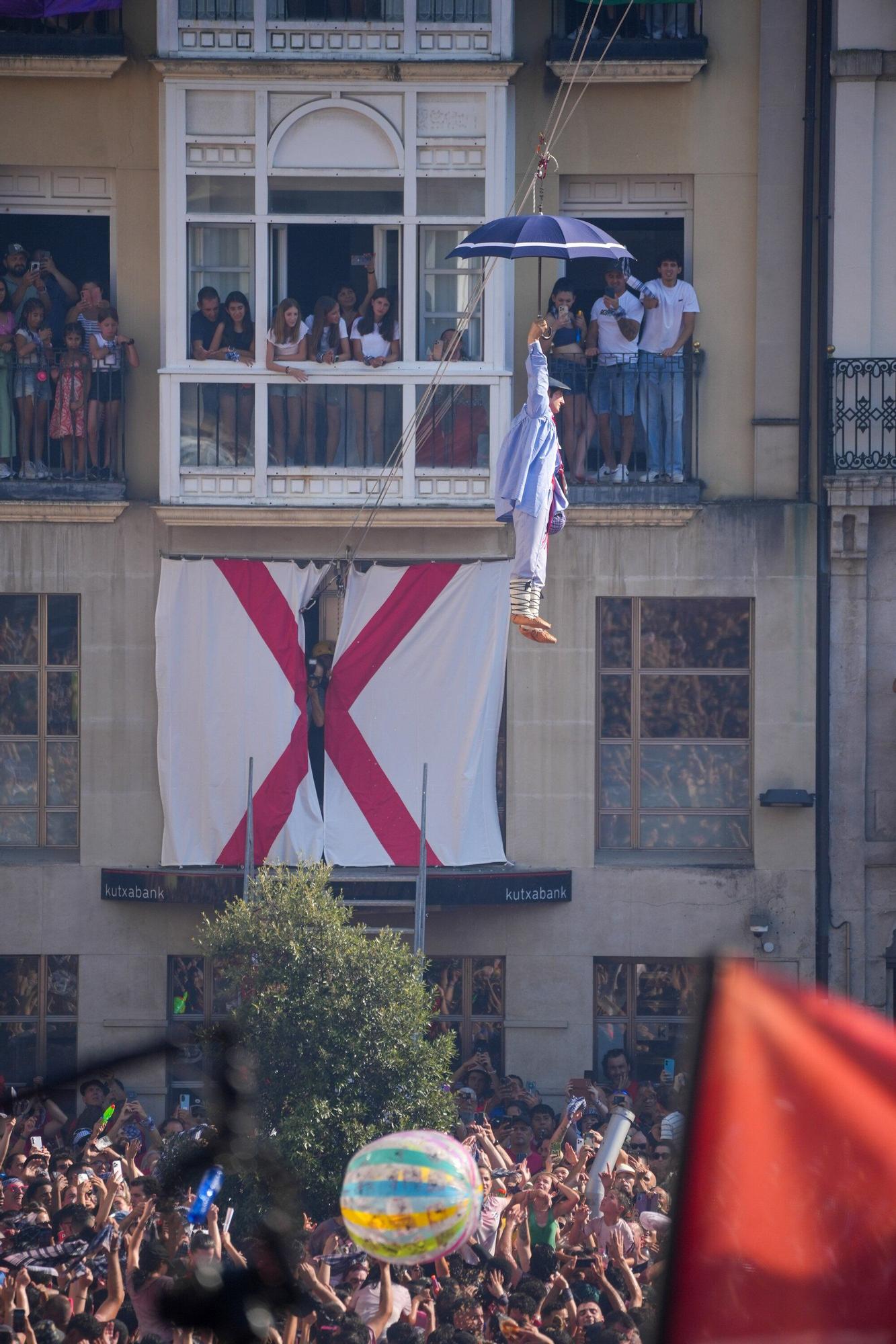 En imágenes: Así ha sido la bajada de Celedón en 2025