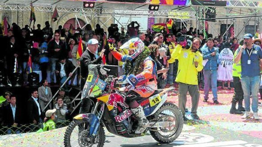 Peterhansel mantiene  el liderato