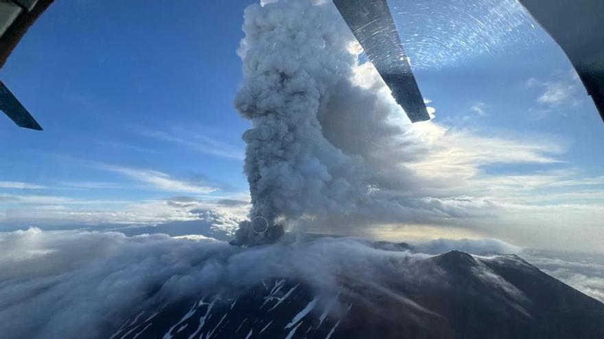 Entra en erupción un segundo volcán en el este de Rusia tras el terremoto de magnitud 8,8