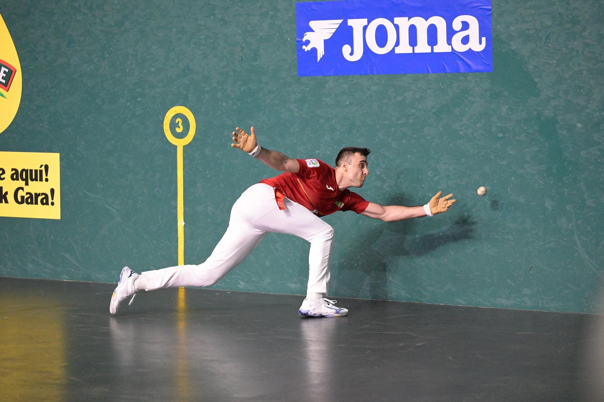 Murua y Gabirondo remontan a Peña II-Salaverri II en el Campeonato de Parejas Serie B.