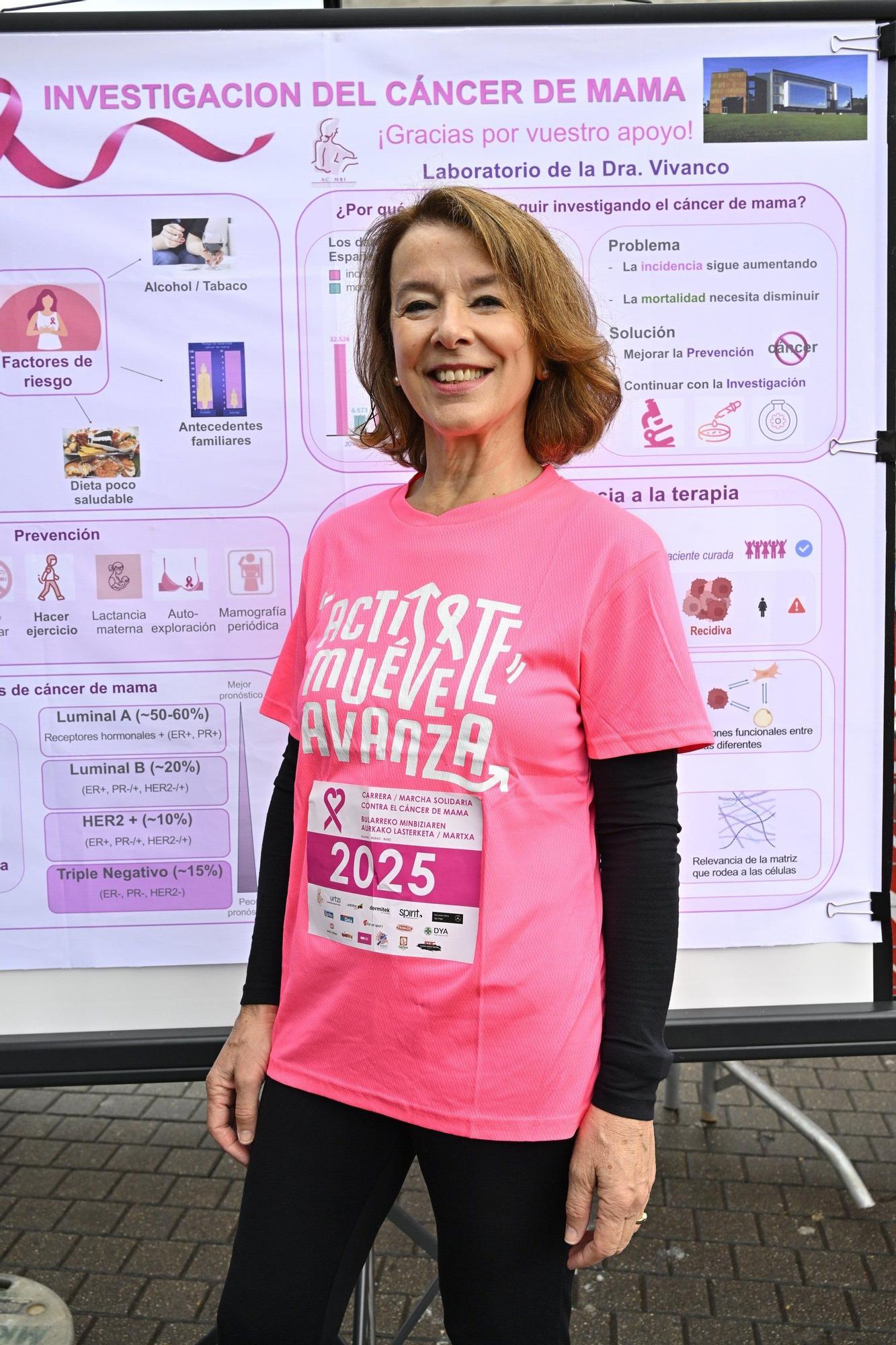 En imágenes: los paraguas tiñen la marea rosa de Bilbao