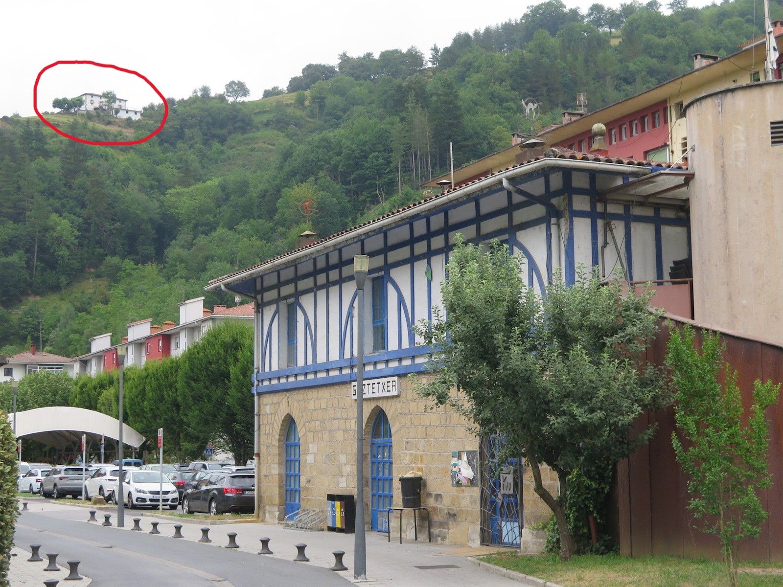 Aizpuru, desde el gaztetxe de Urretxu.