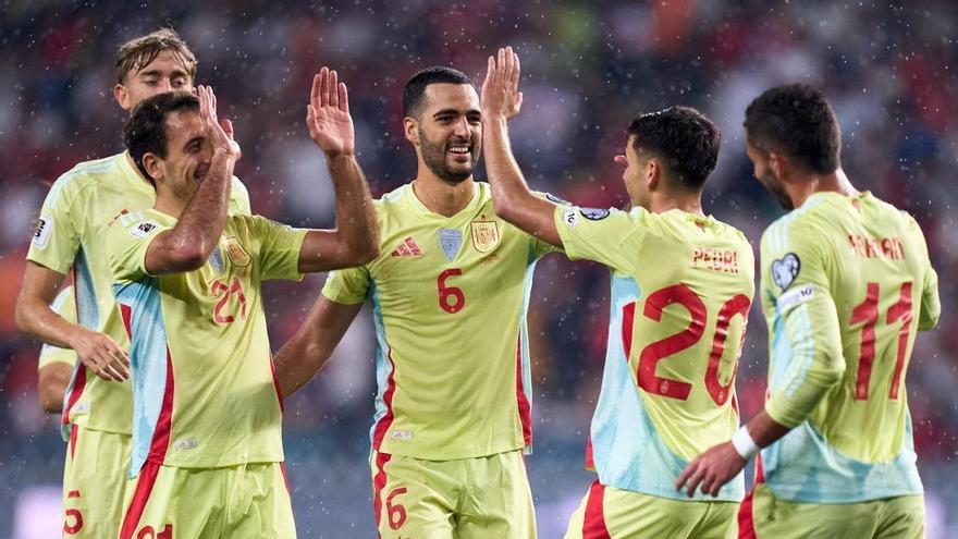 Mikel Merino lidera el vendaval con tres de los seis goles a Turquía