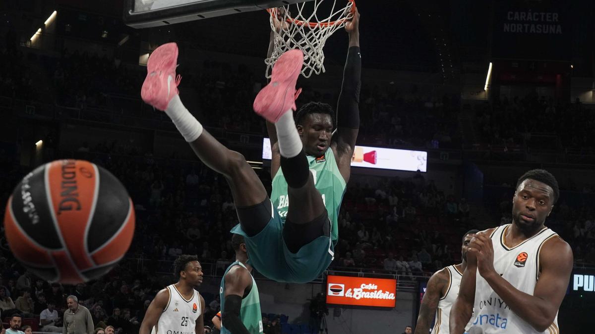 Todas las imágenes del Baskonia - Dubái (92-85)