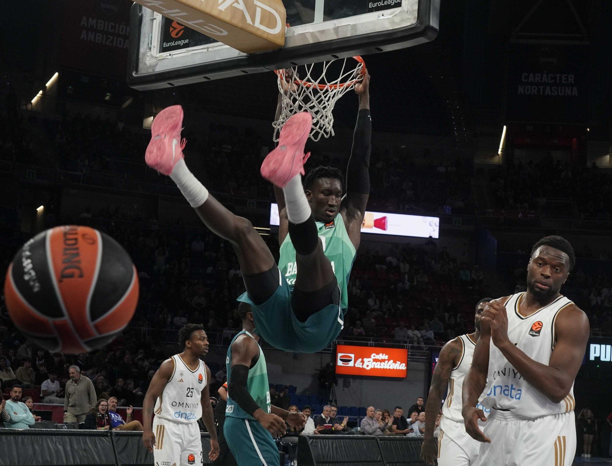 Todas las imágenes del Baskonia - Dubái (92-85)