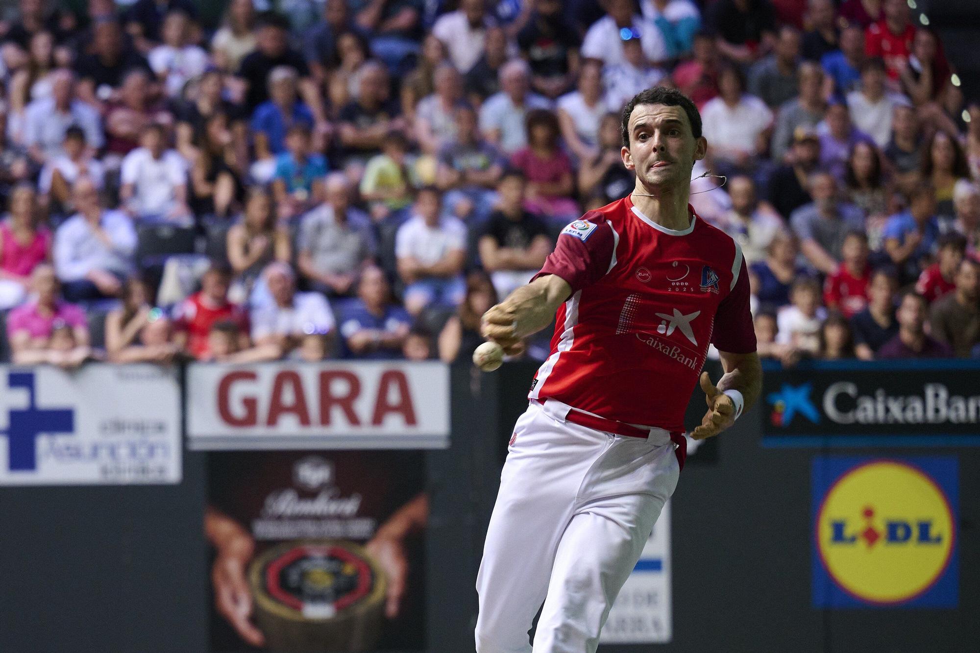 Javier Zabala y Jon Mariezkurrena, campeones del Masters CaixaBank ante Altuna III e Imaz en el Navarra Arena.